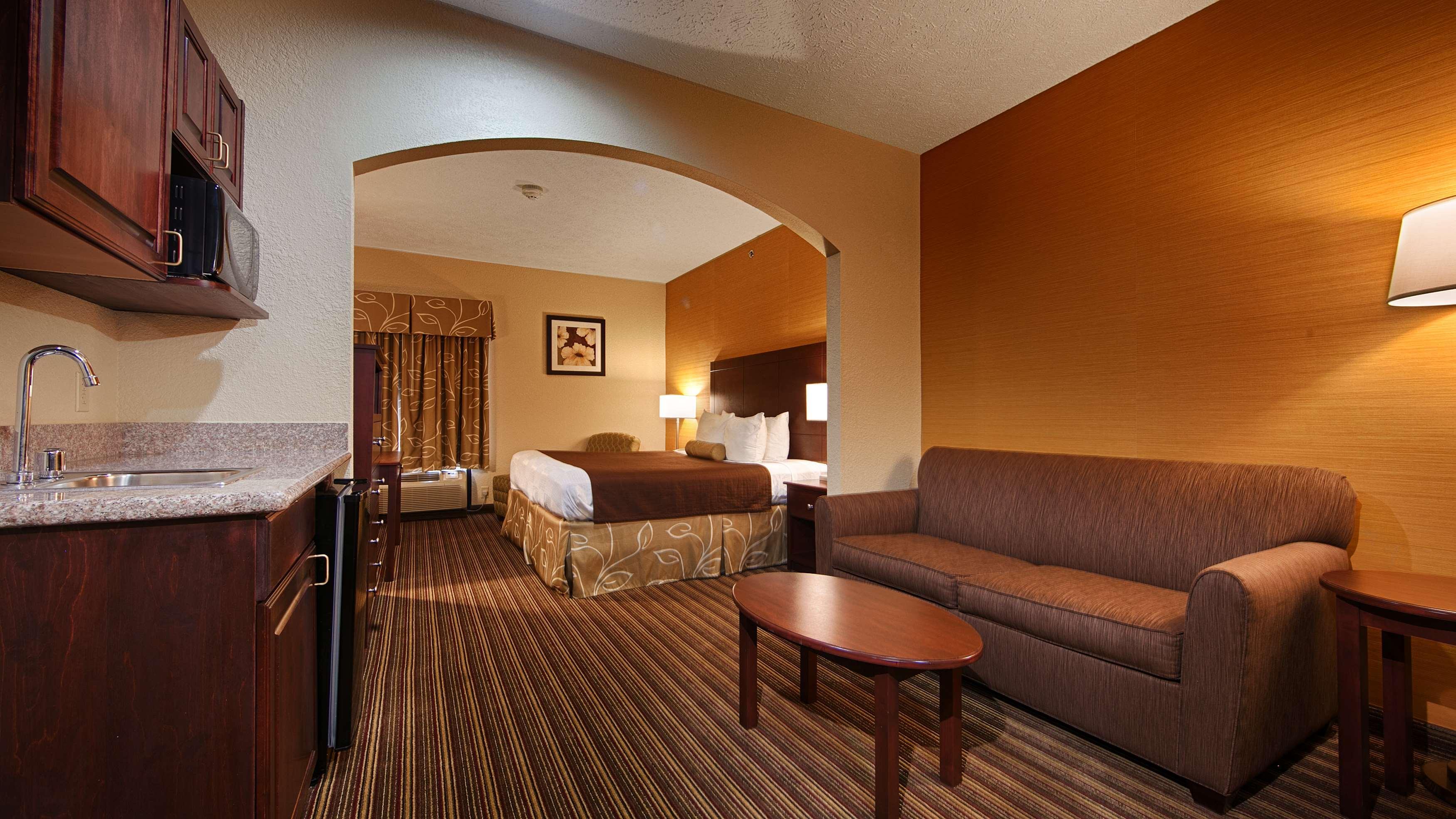 Best Western Plus Springfield Airport Inn Exterior photo