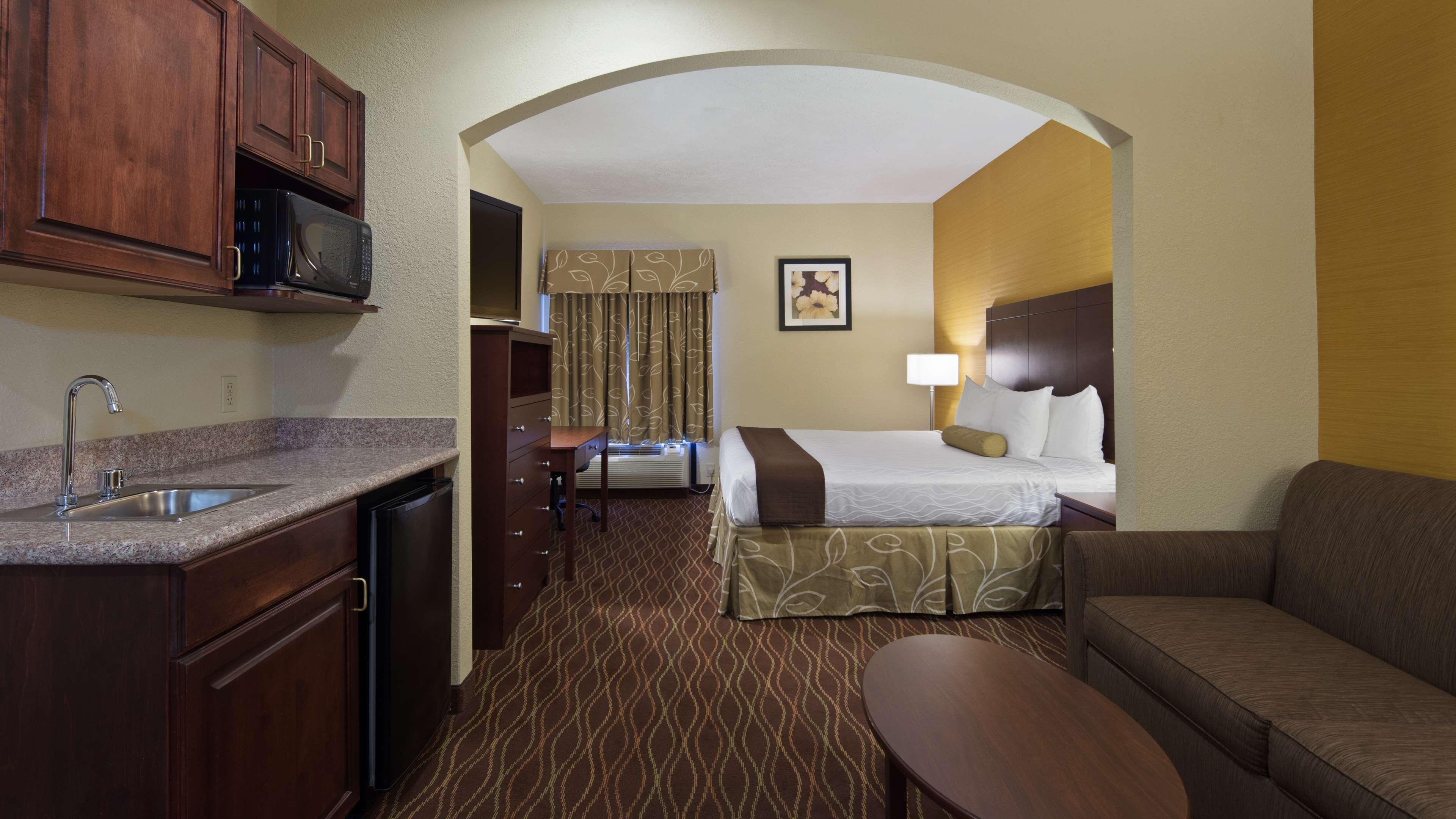 Best Western Plus Springfield Airport Inn Exterior photo