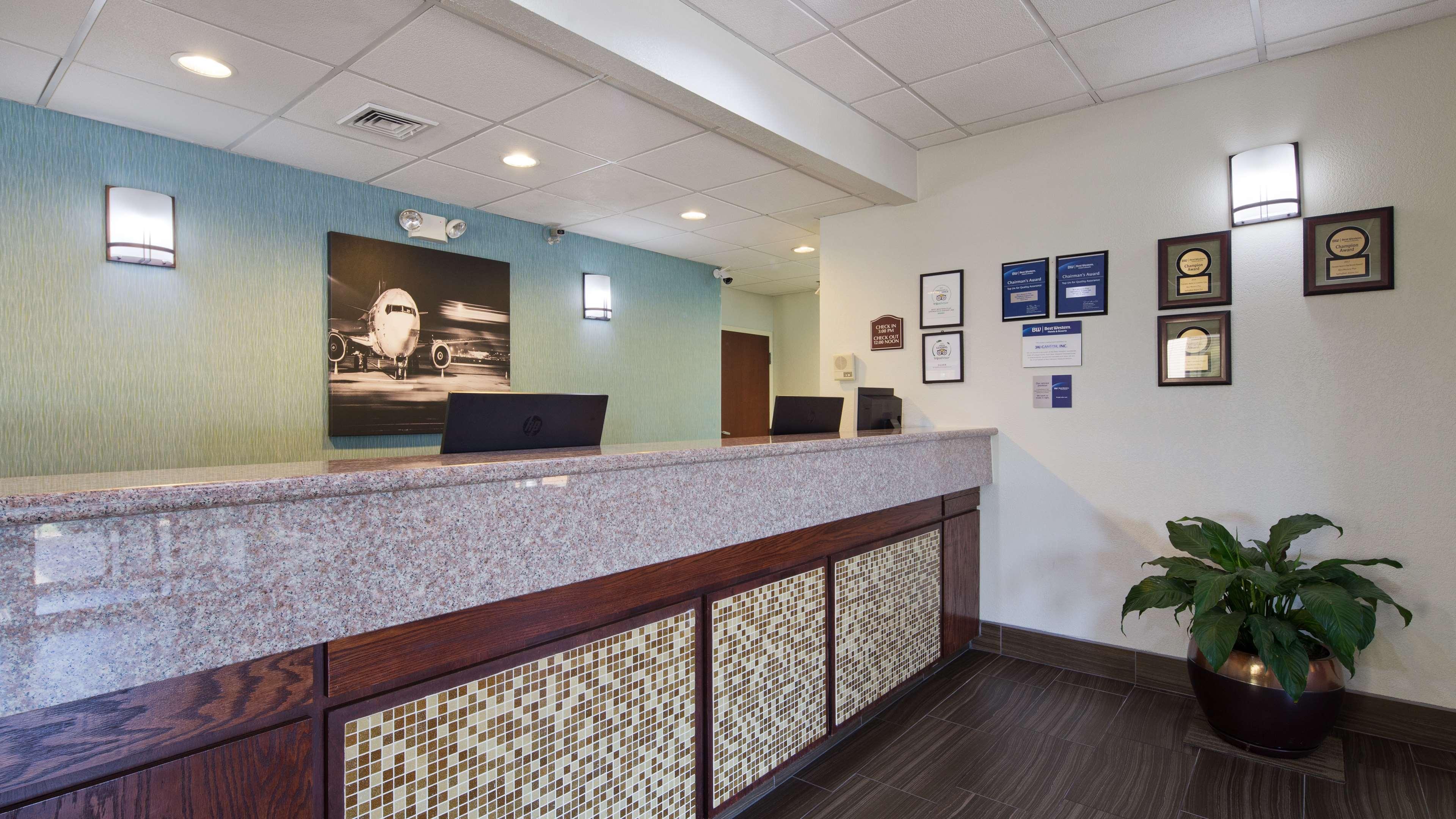 Best Western Plus Springfield Airport Inn Exterior photo