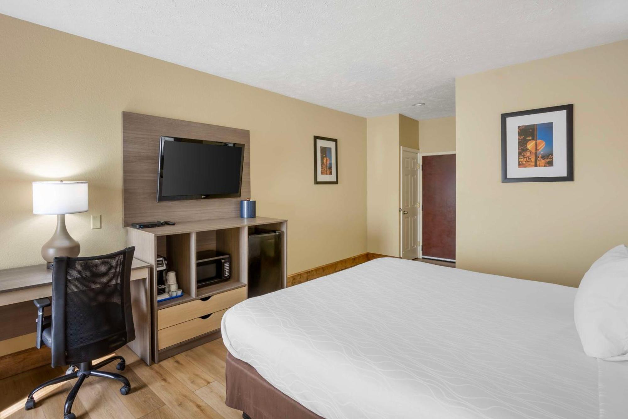 Best Western Plus Springfield Airport Inn Exterior photo