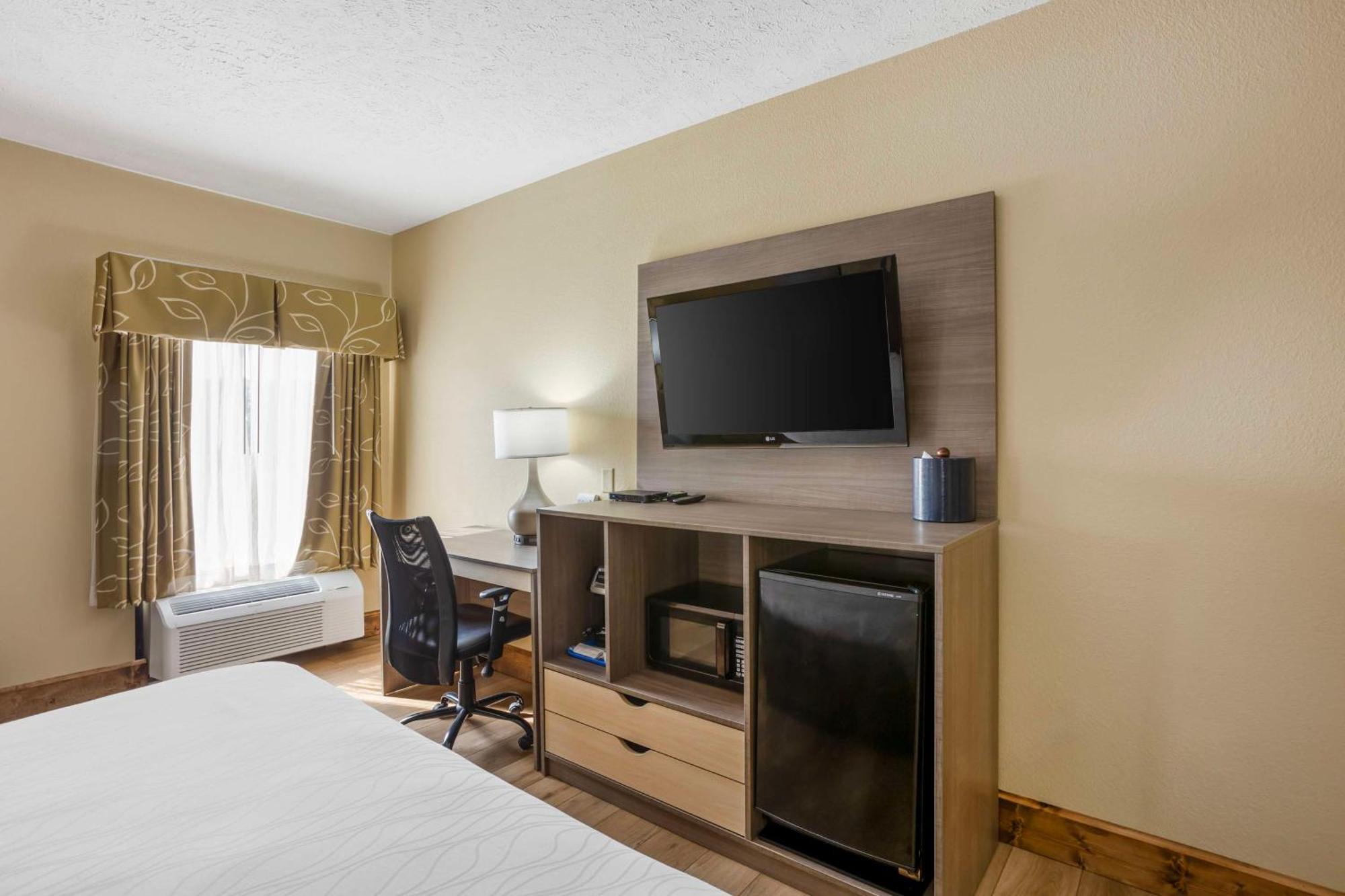 Best Western Plus Springfield Airport Inn Exterior photo